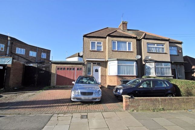 Thumbnail Flat for sale in Eastmead Avenue, Greenford