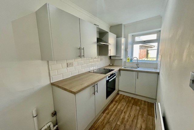 10, Albert Square, Keighley photo 2