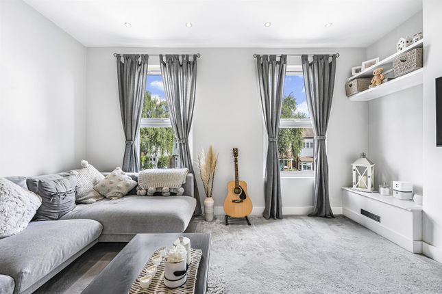 Flat A, 51, Buxton Road, London photo 4