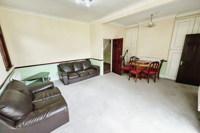 22a Welldon Crescent, Harrow photo 4