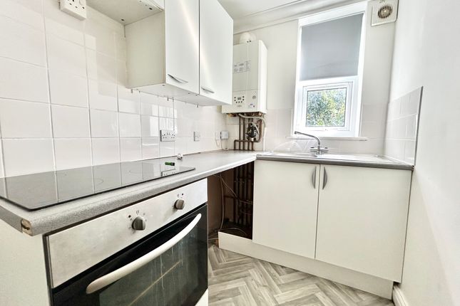 Flat to rent in Alhambra Road, Southsea