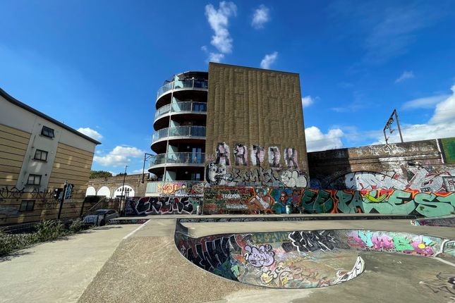 25, St Pauls Way, London photo 4