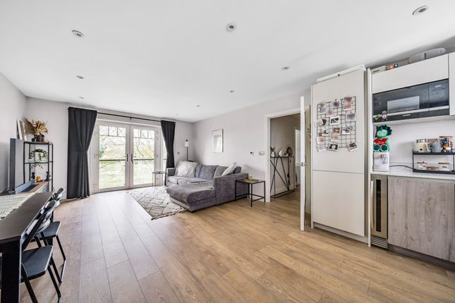 12, Connaught Close, Uxbridge photo 3
