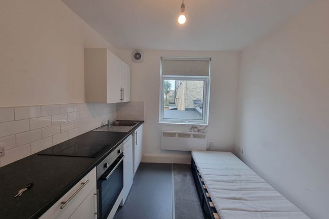 Studio to rent in Queens Parade, Green Lanes, Turnpike Lane