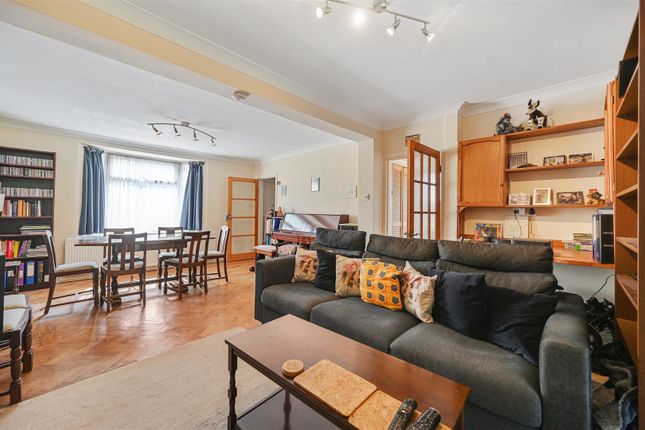 44, Saxon Drive, London photo 2