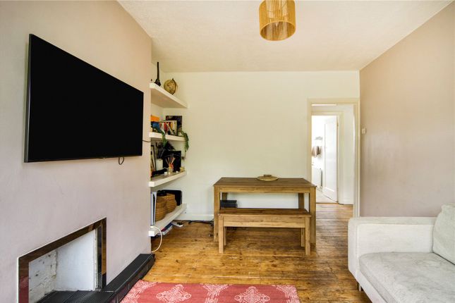 Flat 7, North Gates,, High Road, London photo 4