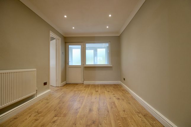 33, Bryn-Y-Nant, Cardiff photo 4