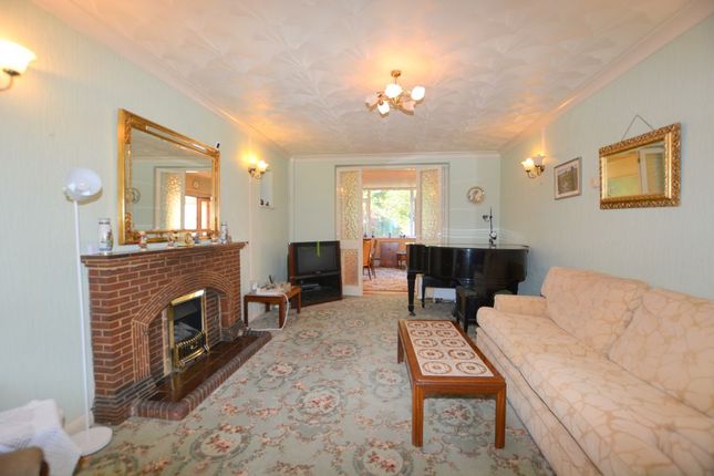 63, Anglesmede Crescent, Pinner photo 2