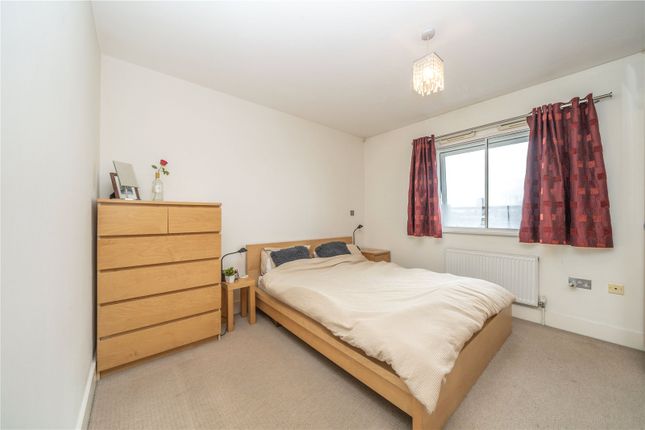 Flat for sale in Clapham Road, London