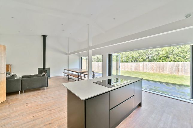 4 Stonehaven Barns, Crewkerne photo 3