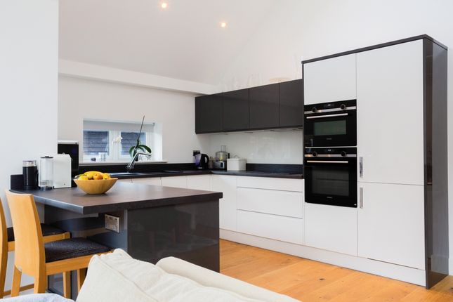 4 Woodlands View, The Vale, Chesham photo 4