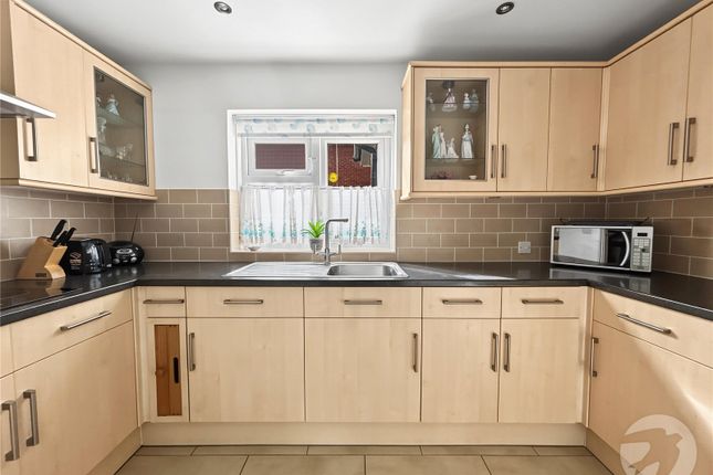 23, Fountain Court, Sidcup photo 3