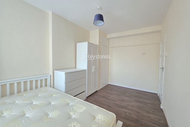 14 Thornaby House (Room 4), Canrobert Street, London photo 4