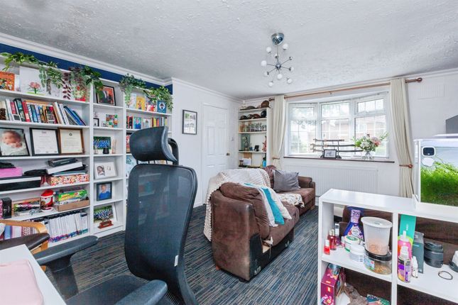 1, Hesketh Close, Leicester photo 4