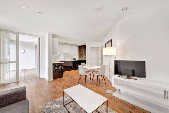 Flat for sale in Canning Town, Canning Town, London