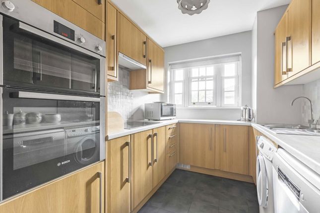 19 Blenheim, 80, Wimbledon Park Side, London photo 3