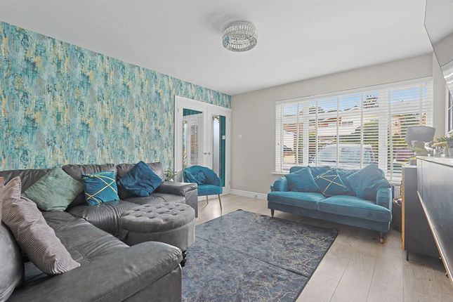 30, Woodpond Avenue, Hockley photo 3