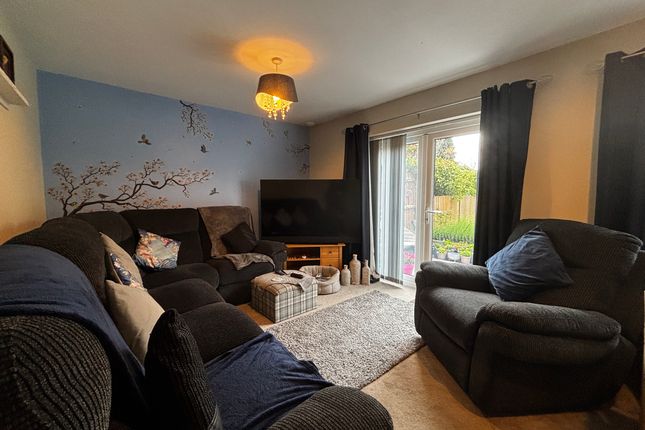 2 Highfields Approach, Dursley photo 2
