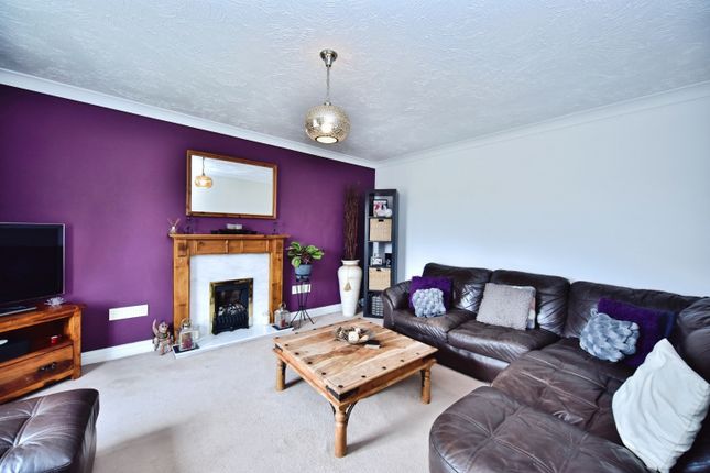 10 Eadred Way, Kemsley, Sittingbourne photo 2