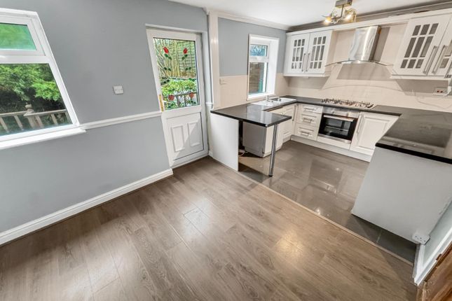 58, Holtdale Avenue, Leeds photo 4