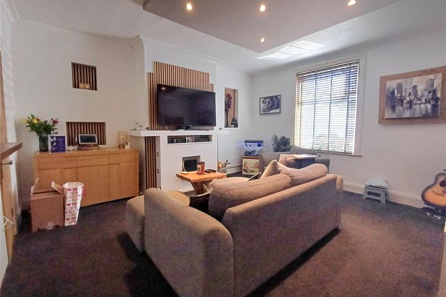 15, Longcroft Street, Huddersfield photo 3