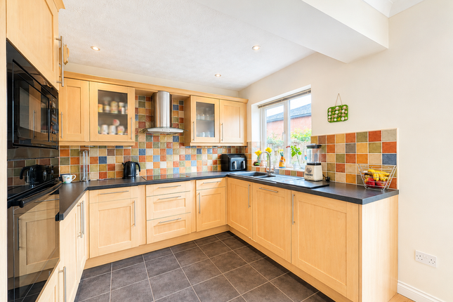 8 Laundon Close, Leicester photo 4