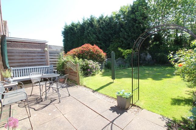 9, Frayne Avenue, Kingswinford photo 2