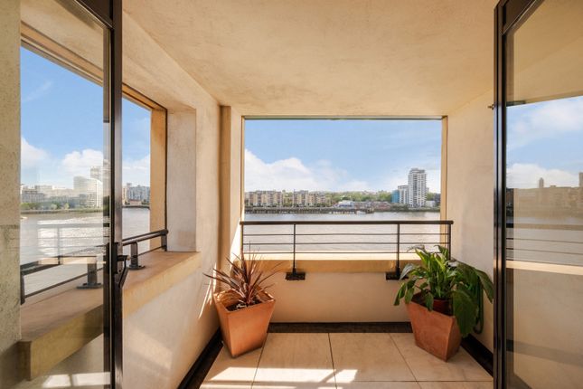 Flat for sale in Chart House, 6 Burrells Wharf Square