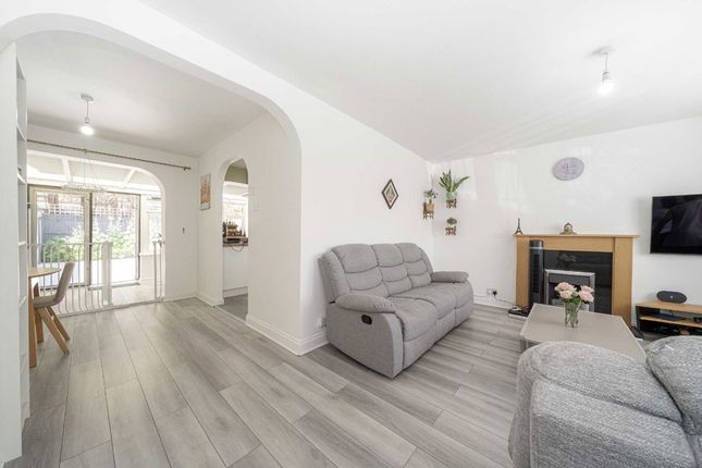 25, Catherine Drive, Sunbury-On-Thames photo 4