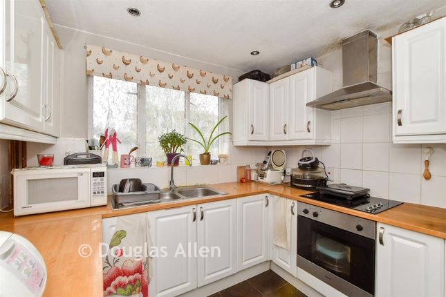 2-bed flat on 10, Rams Grove, Romford, £250,000