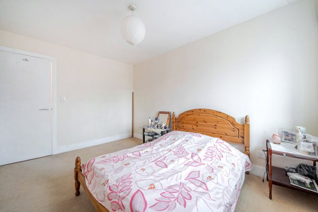 MTVH SO - Flat 22 Century House, 102, Westminster Bridge Road, London photo 3