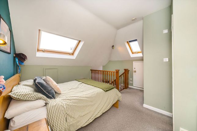 8 Hazelwood Court, South Bank, Surbiton photo 4
