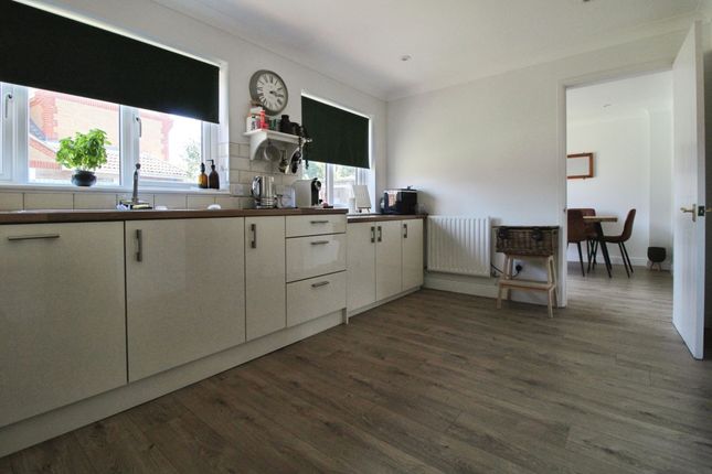 22 Spencer Close, Swindon photo 3