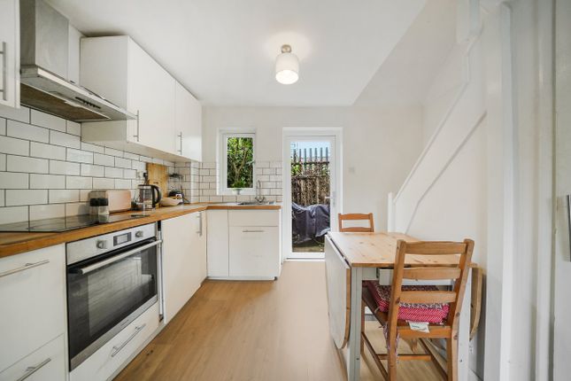 13, Bradshaws Close, London photo 3