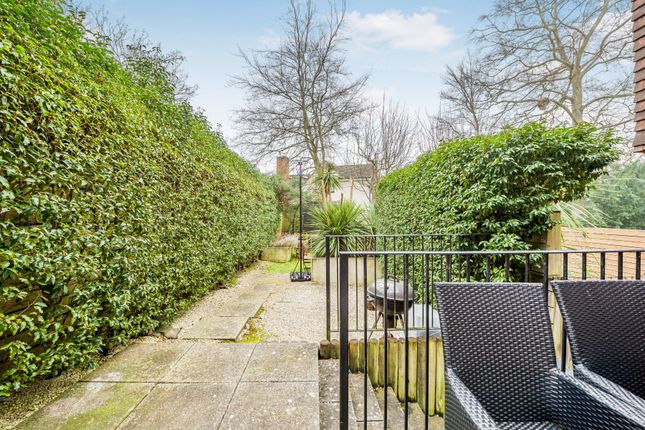 10, Uplands Road, Surrey photo 4