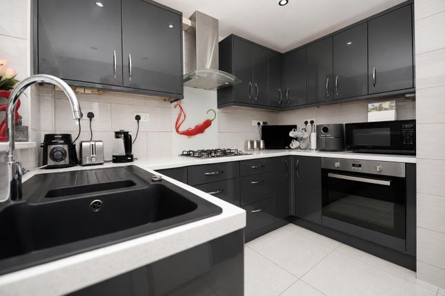 8, Lind Way, Southampton photo 2