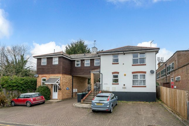 1-bed flat on 4 The Cedars Rectory Road, Rickmansworth, £325,000
