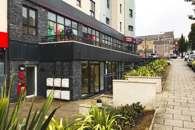 Retail premises to let in Thompson Street, Barry