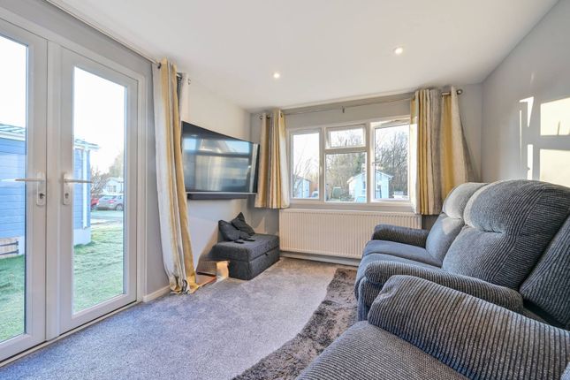 Thumbnail Mobile/park home for sale in Dagley Lane, Guildford