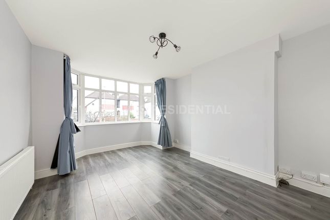 14, Van Dyck Avenue, New Malden photo 4