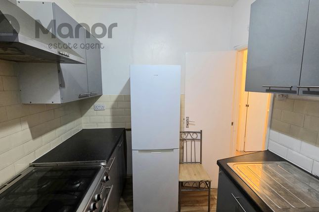 Flat 2, 302 Balfour Road, Ilford photo 3