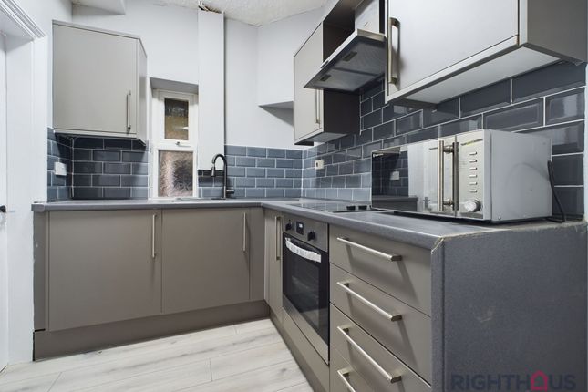 46 Westcroft Road, Bradford photo 4
