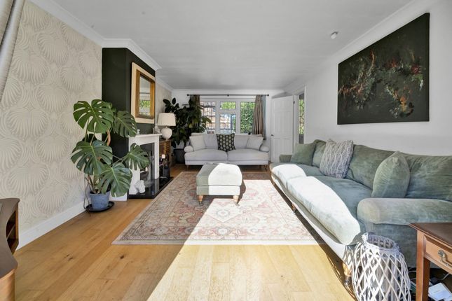 Stivichal, The Close, Bourne End photo 4