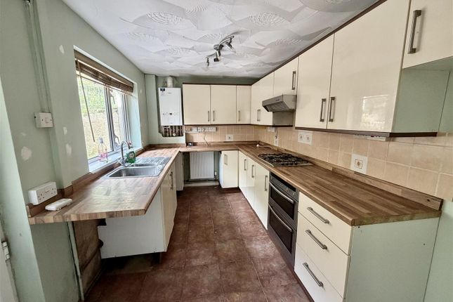 92, Folland Road, Ammanford photo 3