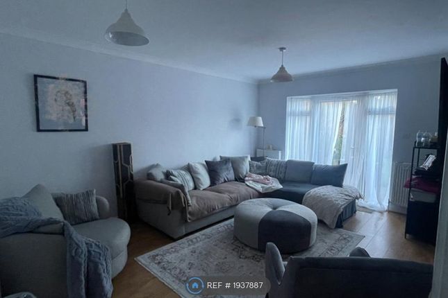 Thumbnail Flat to rent in The Vineries, London