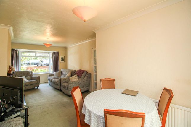 5, Woolgreaves Garth, Wakefield photo 3