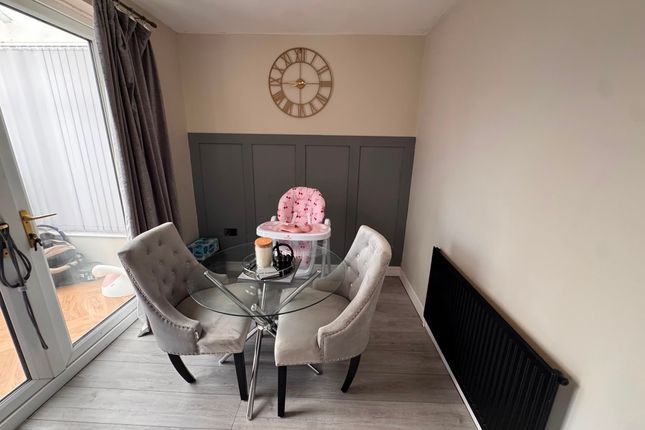 32, Denbrook Walk, Bradford photo 5