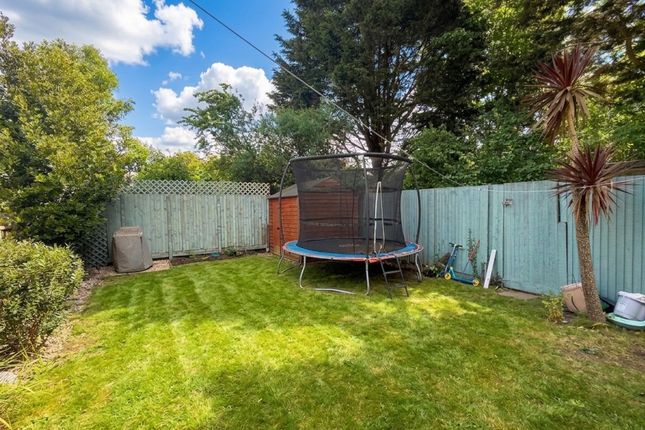 30 Elizabeth Gardens, Southampton photo 2