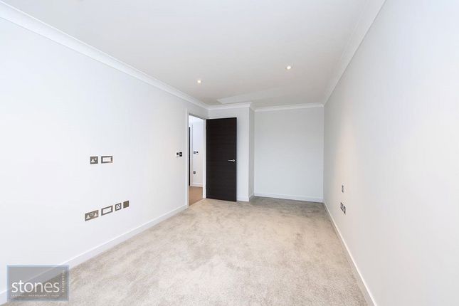 Flat 12, Epsom Court, 4, Hope Close, London photo 5