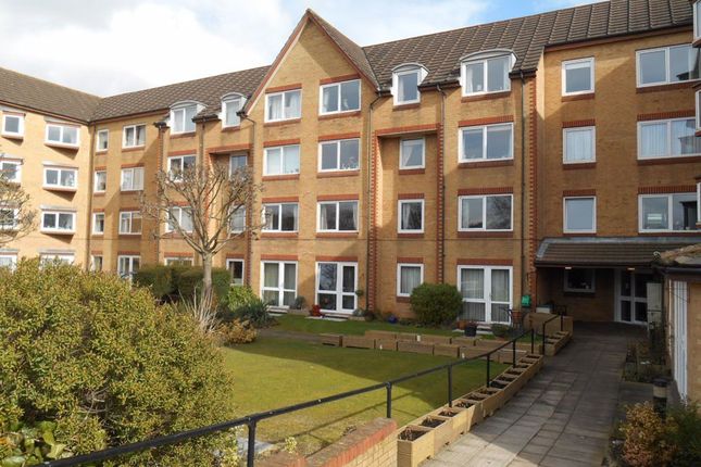 Thumbnail Flat to rent in Cassio Road, Watford
